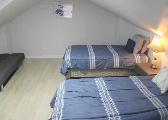 3 Bedroom Southside Pad - Sleeps 8 - Amazing Location